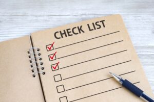 メモ帳に書かれたチェックリストのイラスト